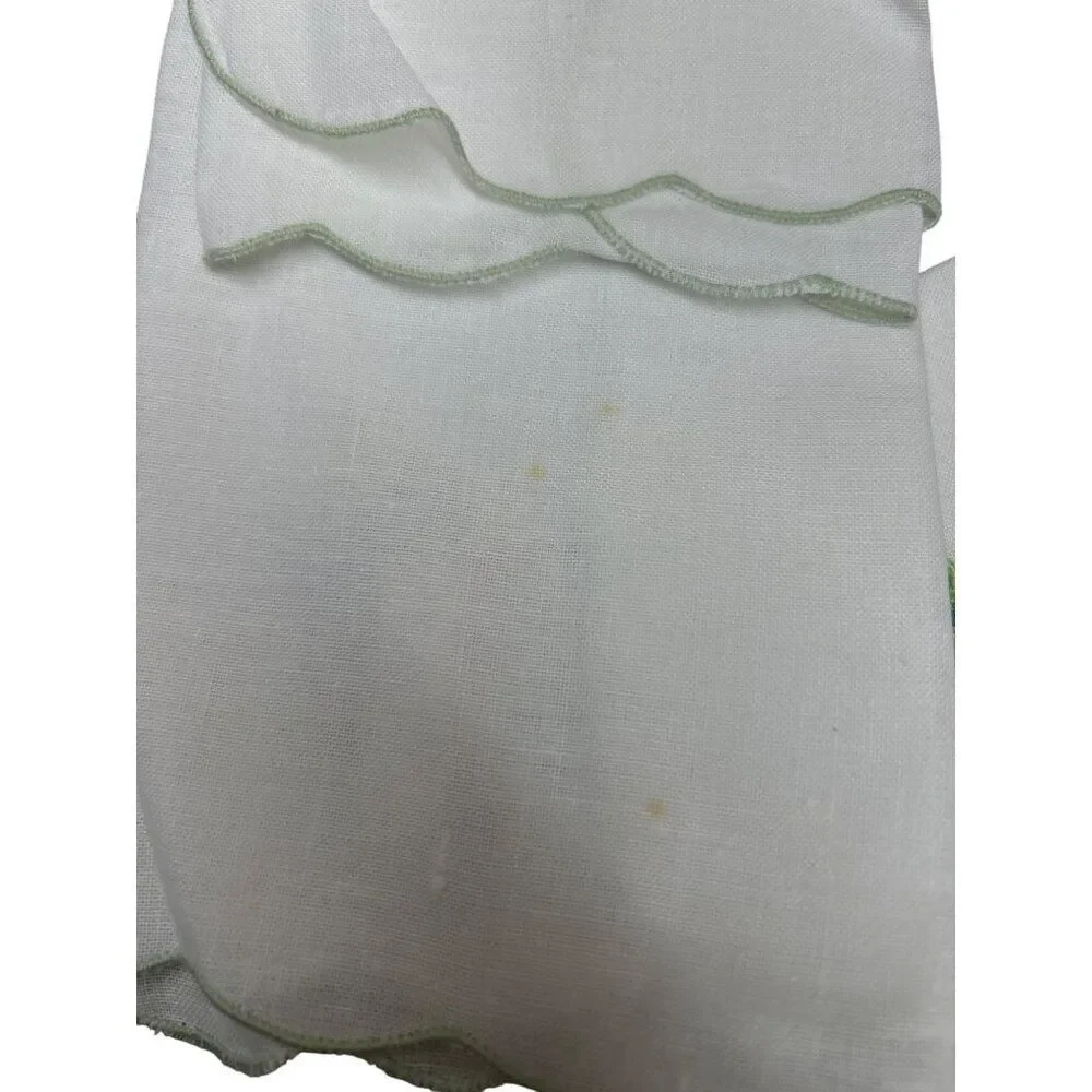 Set Of 4 Embroidered Floral Linen Napkins With Scalloped Edges 55% Ramie 45% Cot